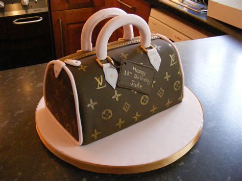 louis vuitton handbag cake.